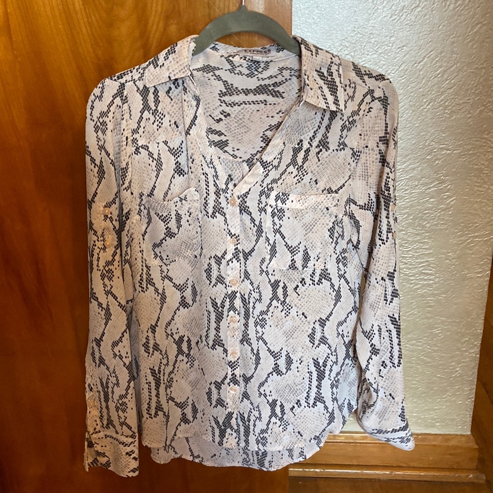 XS Express Pink and grey snake skin button down blouse
